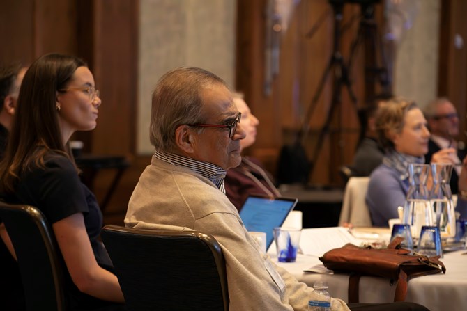 Audience Listening to Value Investor Panel 1