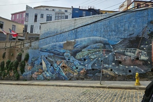 Street art in Valparaíso, Chile