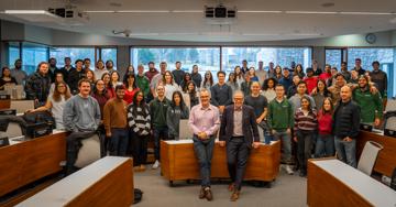 Lessons from the C-suite: Alumni leaders bring strategy to life in new Ivey course